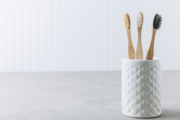 What Are the Key Considerations When Choosing Between Electric and Manual Toothbrushes for Gum Health?